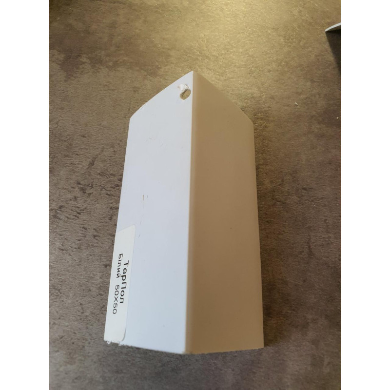 Білий декоративний куточок 50х50 ТерПол