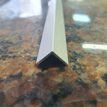 Декоративний алюмінієвий Куточок 10х10х1,0мм срібло 3,0м