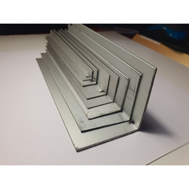 Декоративний алюмінієвий Куточок 10х10х1,0мм срібло 3,0м