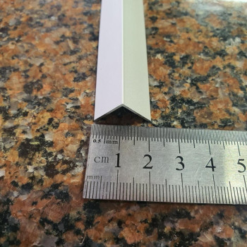 Декоративний алюмінієвий Куточок 15х15х1,0мм срібло 3м