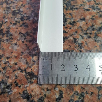 Декоративний алюмінієвий Куточок 20х20х1,0 срібло 3м