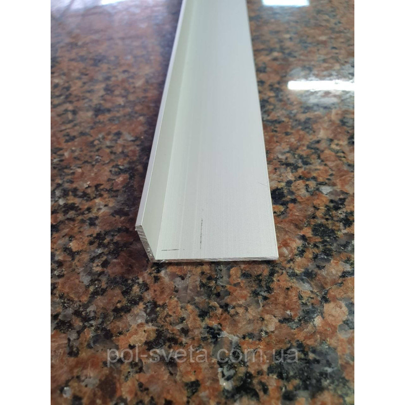 Декоративний алюмінієвий Куточок 30х20х2,0 срібло 3м