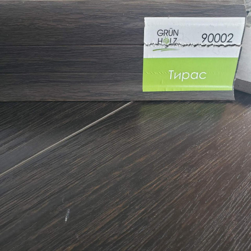 Плінтус Grun Holz ПВХ з коробом Тірас 90002