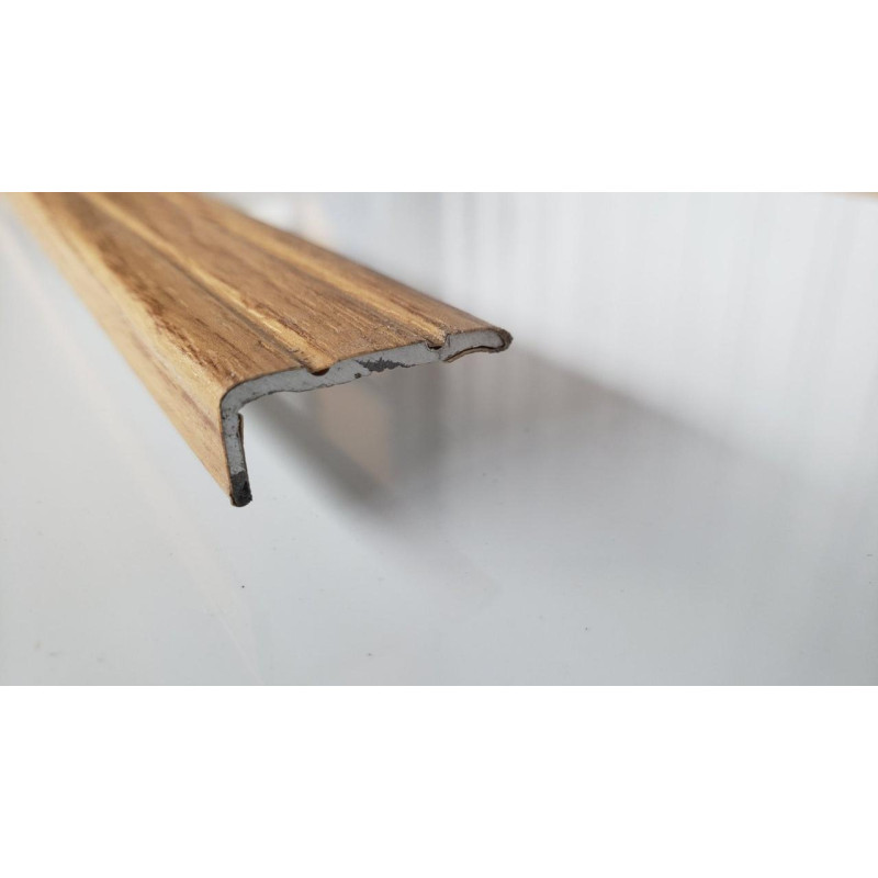 Кутовий алюмінієвий поріжок 24*10 Дуб