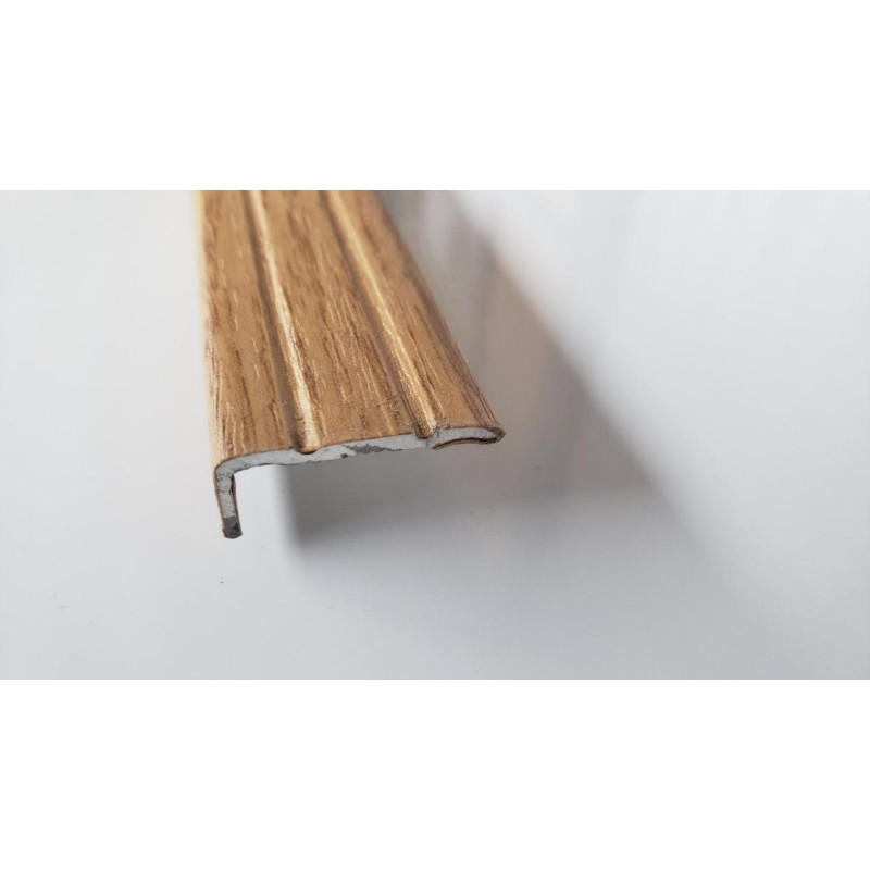 Кутовий алюмінієвий поріжок 24*10 Дуб