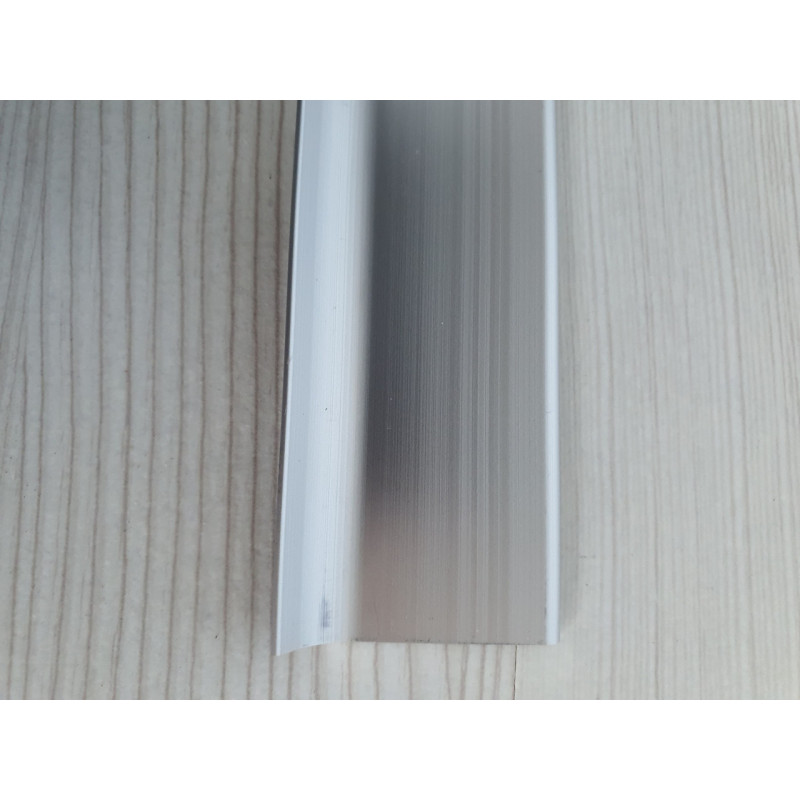 Плінтус алюмінієвий накладений 40мм білий (RAL-9016) матовий 2.5 м