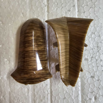 Кут зовнішній до Плінтусу ПВХ Дуб Райнхард 6803