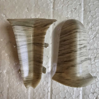 Зовнішній кут для плінтуса ПВХ Ясень Дріаде 97326