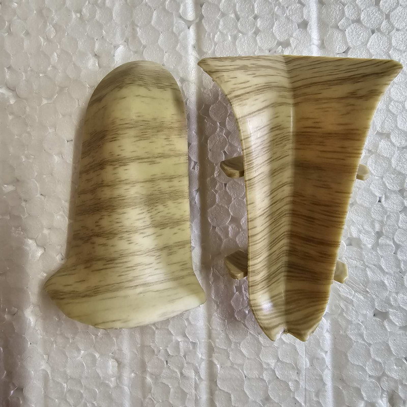 Зовнішній кут для плінтуса ПВХ  Дуб Альпійський 28107