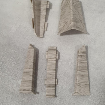 Ліве закінчення до плінтуса ПВХ Grun Holz 70 мм, Ясень Дріаде 762