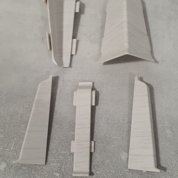 Праве закінчення до плінтуса ПВХ Grun Holz 70 мм, Ясень Талса 760