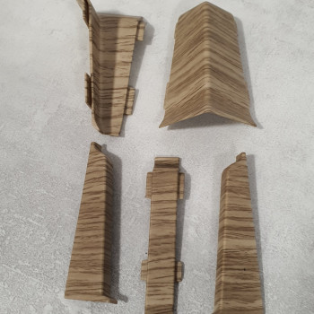 Кут внутрішній до плінтуса ПВХ Grun Holz 70 мм, Дуб Карамельний 759