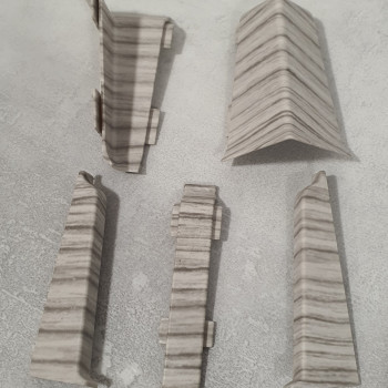 Кут внутрішній до плінтуса ПВХ Grun Holz 70 мм, Дуб Чілаут 011