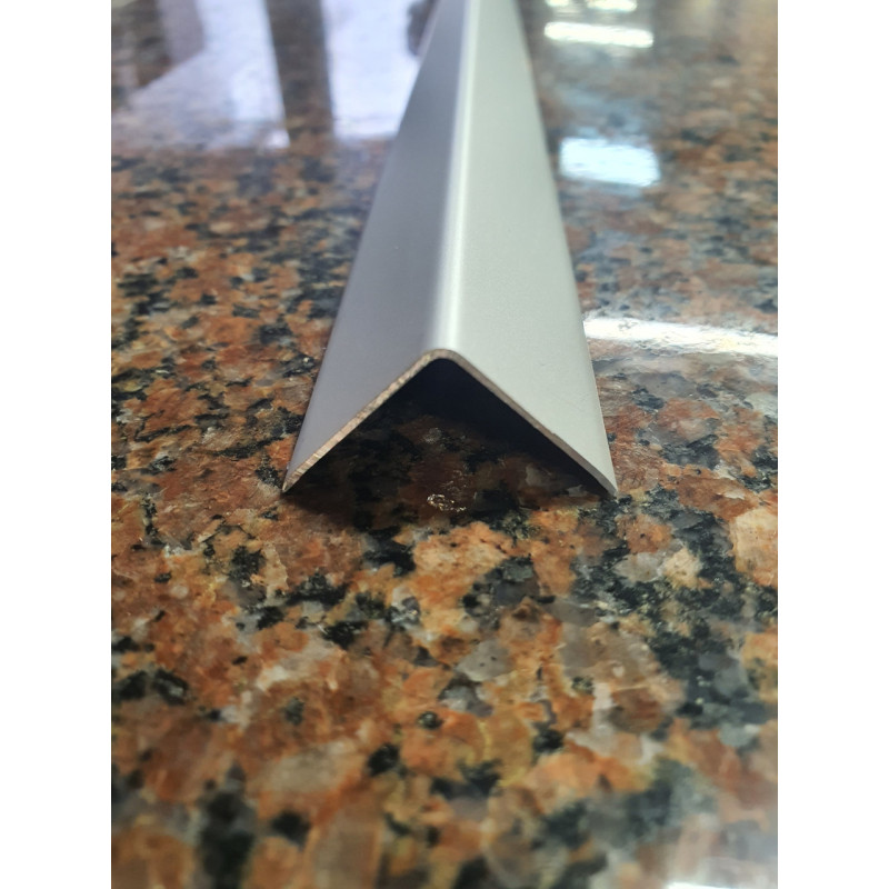 Декоративний алюмінієвий Куточок 25х25х1,0 срібло 2,71м