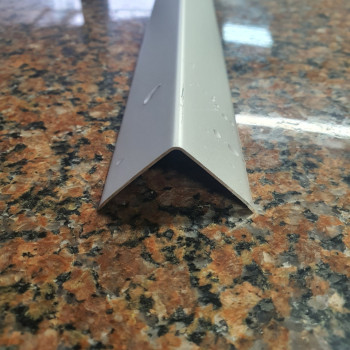 Декоративний алюмінієвий Куточок 30х30х1,0 срібло 2,71м