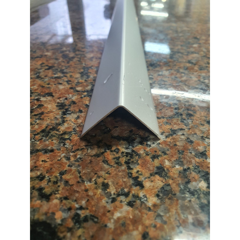 Декоративний алюмінієвий Куточок 30х30х1,0 срібло 2,71м