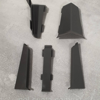 Кут зовнішній до плінтуса ПВХ Grun Holz 70 мм, Титан 820